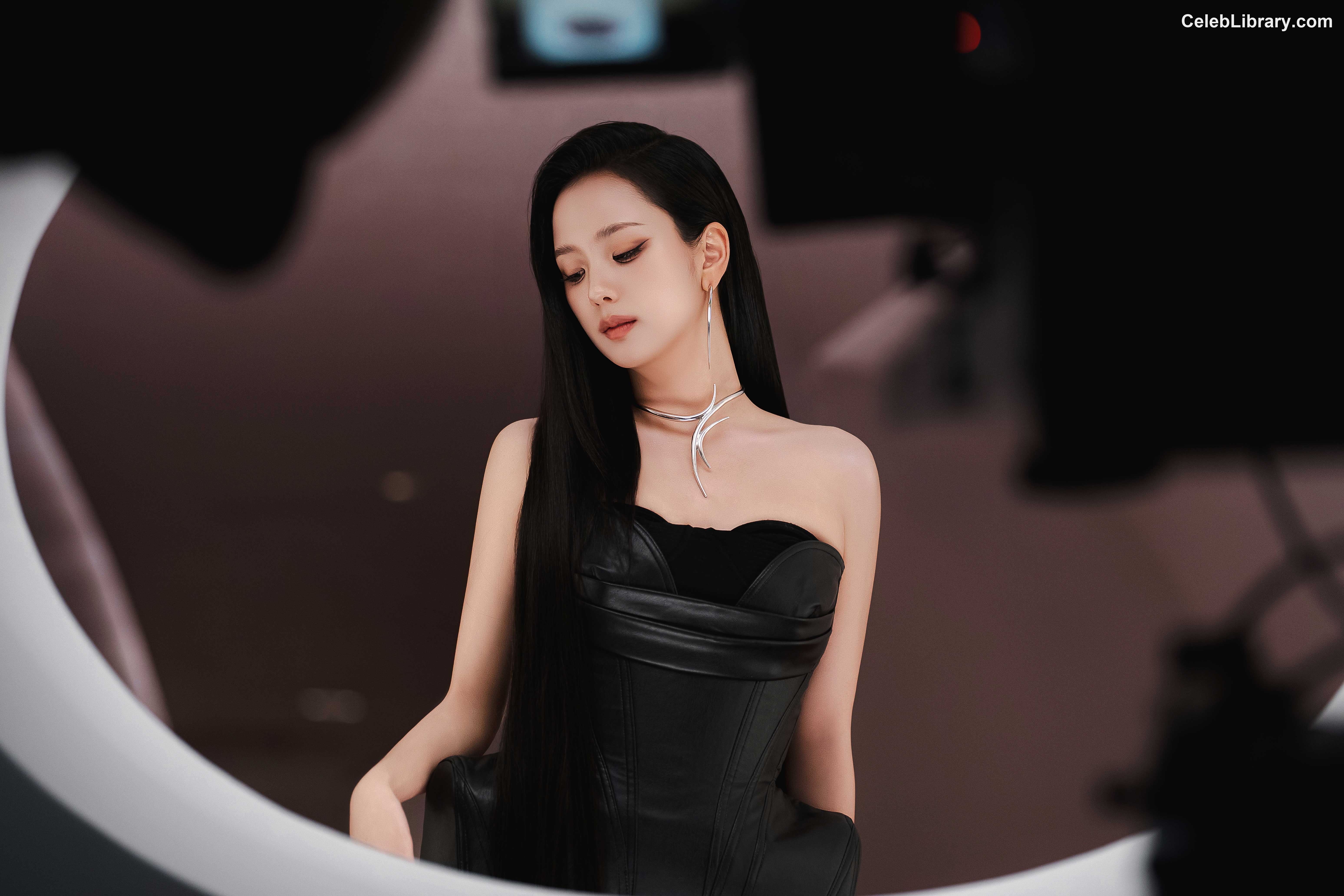 Jisoo  - BLΛƆKPIИK ( BLACKPINK ) photo 1 of 2451