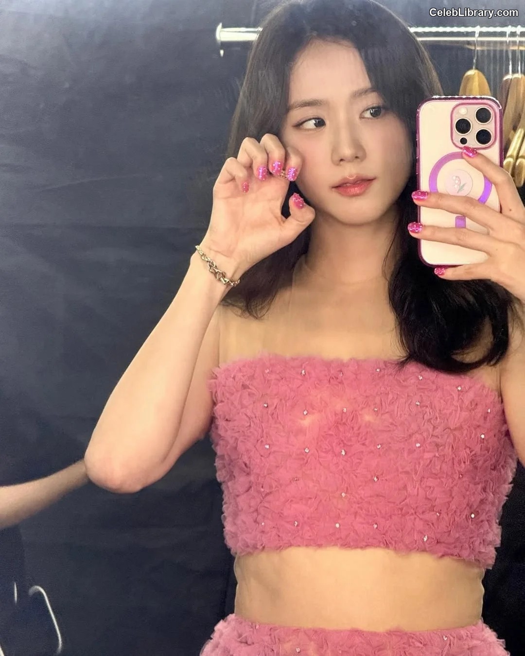 Jisoo  - BLΛƆKPIИK ( BLACKPINK ) photo 21 of 2451