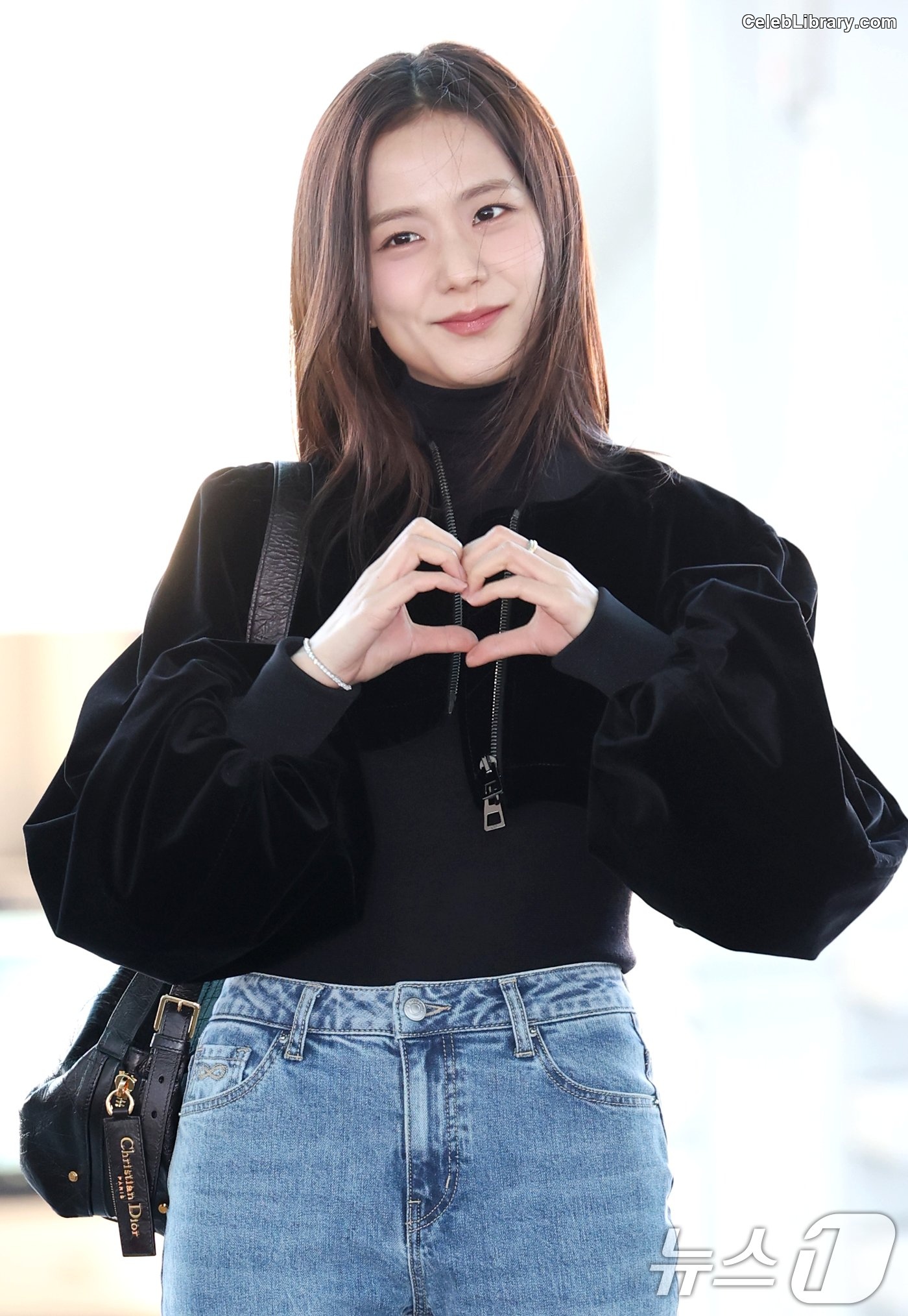 Jisoo  - BLΛƆKPIИK ( BLACKPINK ) photo 10 of 2451