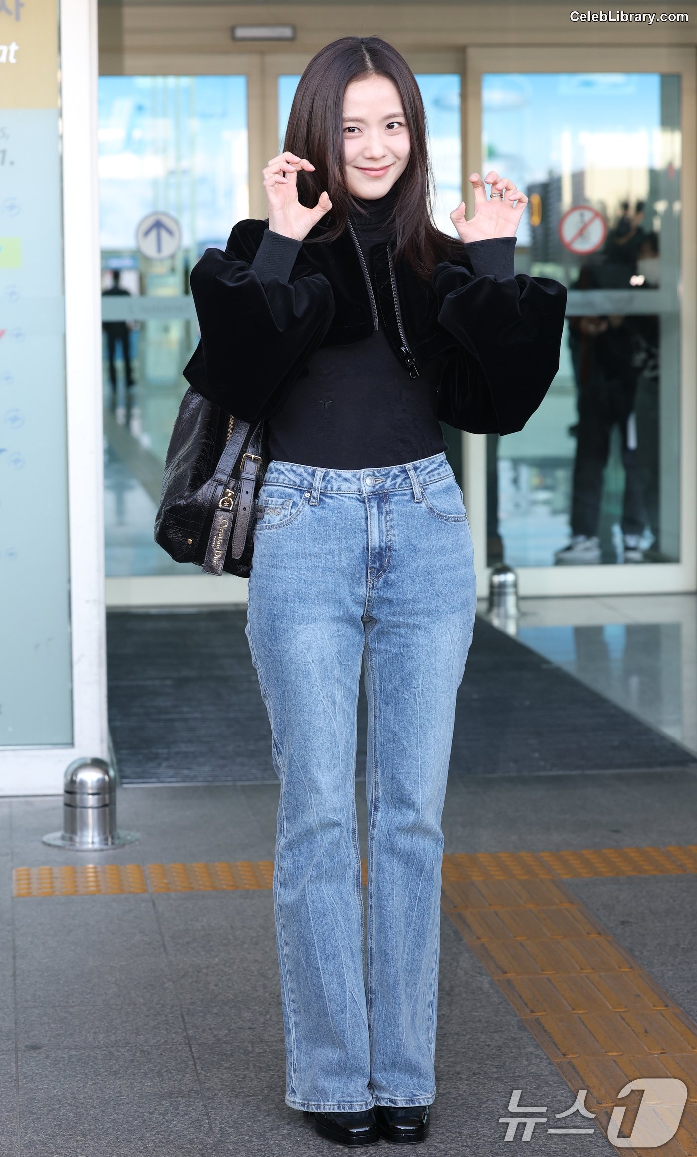 Jisoo  - BLΛƆKPIИK ( BLACKPINK ) photo 13 of 2451