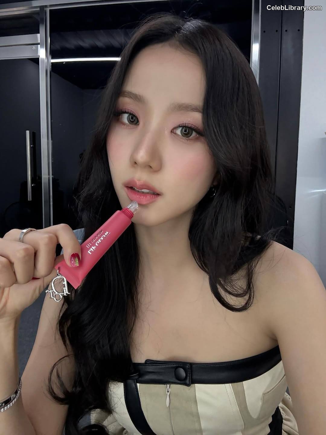 Jisoo  - BLΛƆKPIИK ( BLACKPINK ) photo 7 of 2451