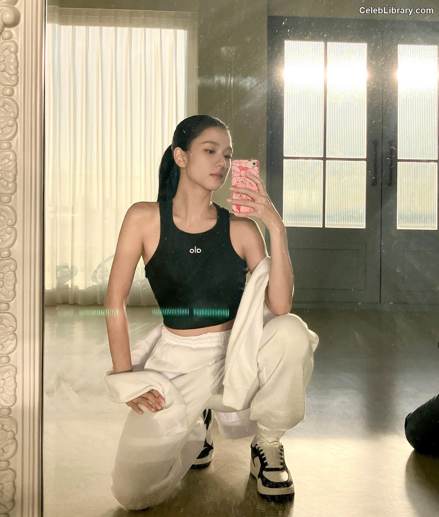 Jisoo  - BLΛƆKPIИK ( BLACKPINK ) photo 2 of 2451