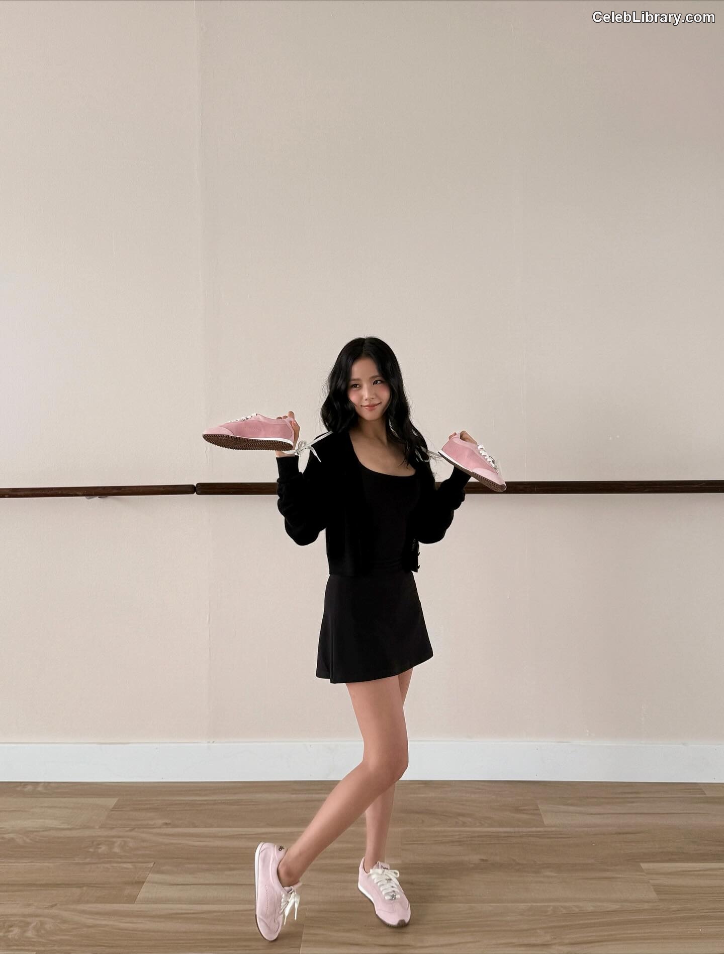 Jisoo  - BLΛƆKPIИK ( BLACKPINK ) photo 12 of 2451
