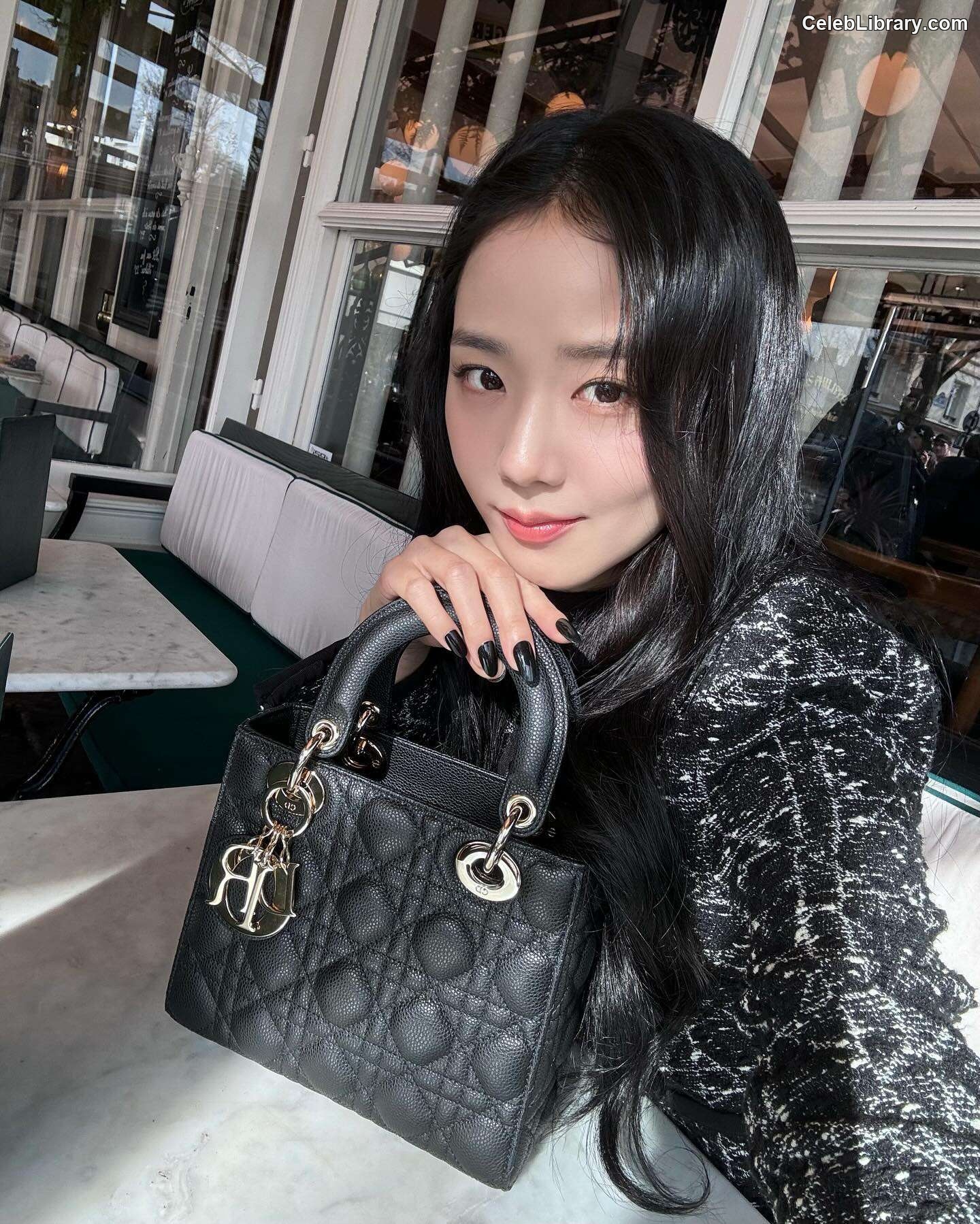 Jisoo  - BLΛƆKPIИK ( BLACKPINK ) photo 20 of 2451