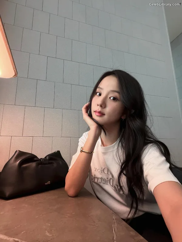 Jisoo  - BLΛƆKPIИK ( BLACKPINK ) photo 12 of 2451