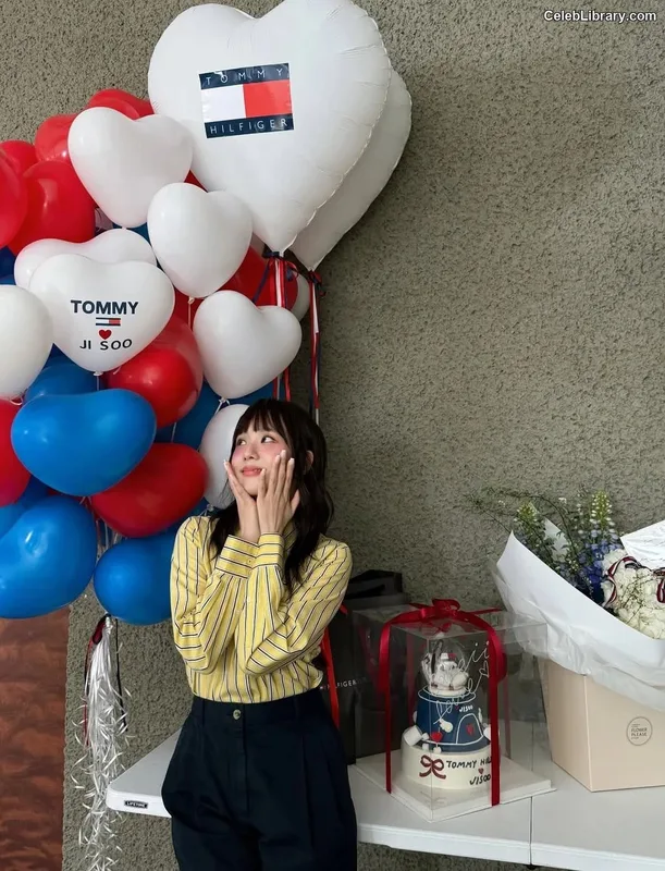 Jisoo  - BLΛƆKPIИK ( BLACKPINK ) photo 11 of 2451