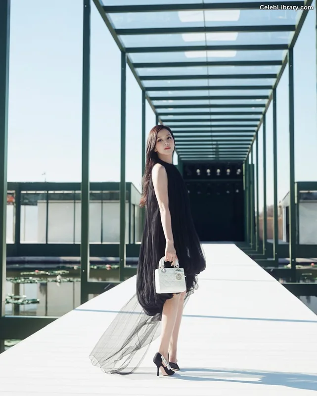 Jisoo  - BLΛƆKPIИK ( BLACKPINK ) photo 20 of 2451