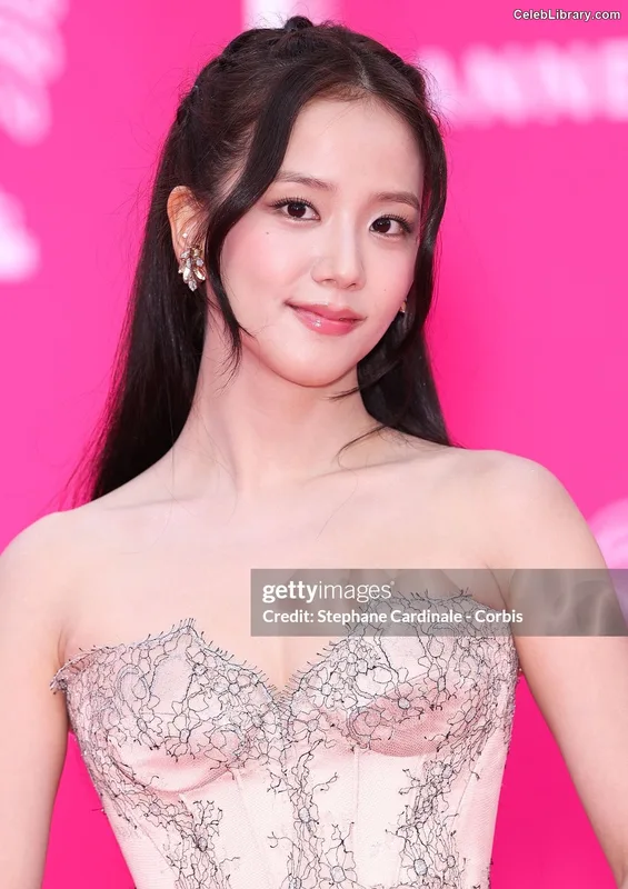 Jisoo  - BLΛƆKPIИK ( BLACKPINK ) photo 3 of 2451