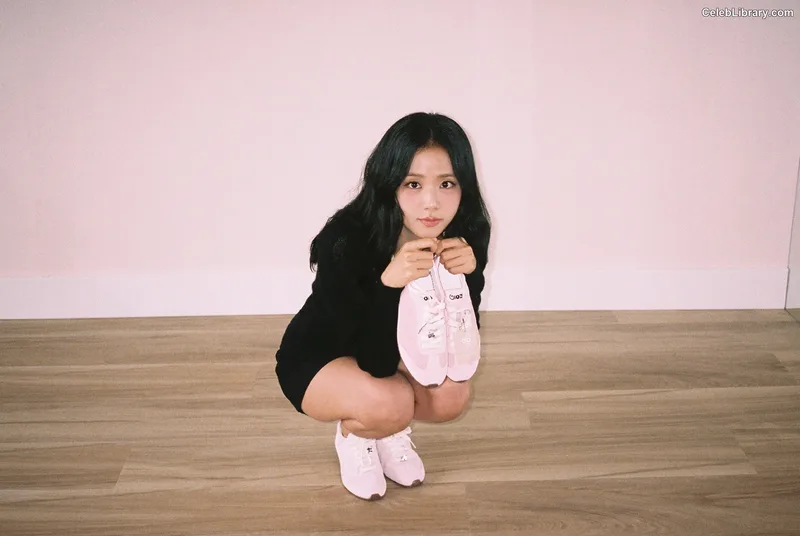 Jisoo  - BLΛƆKPIИK ( BLACKPINK ) photo 10 of 2451