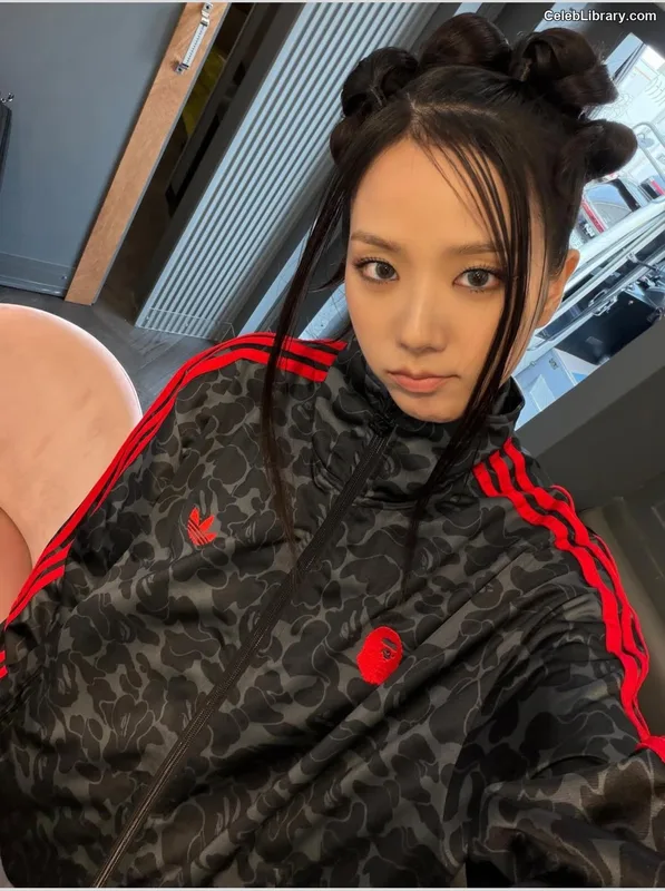 Jisoo  - BLΛƆKPIИK ( BLACKPINK ) photo 19 of 2451