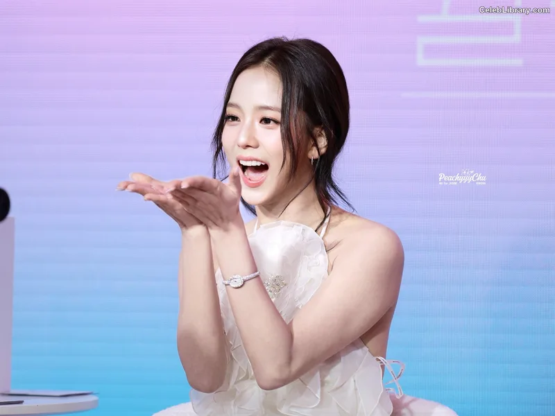 Jisoo  - BLΛƆKPIИK ( BLACKPINK ) photo 2 of 2451