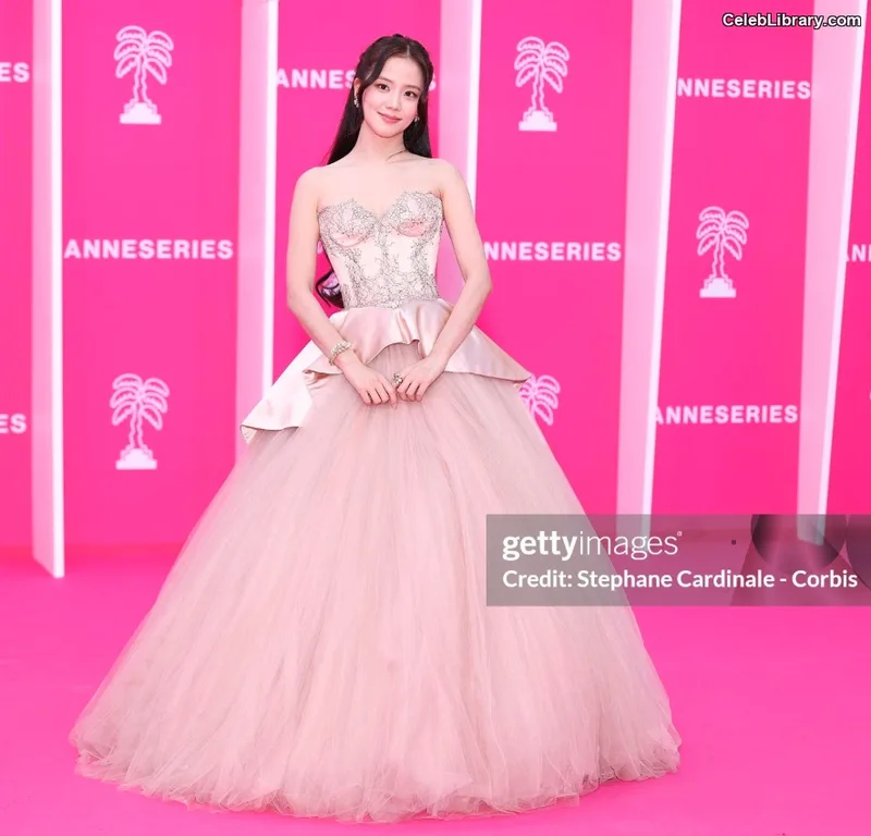 Jisoo  - BLΛƆKPIИK ( BLACKPINK ) photo 21 of 2451