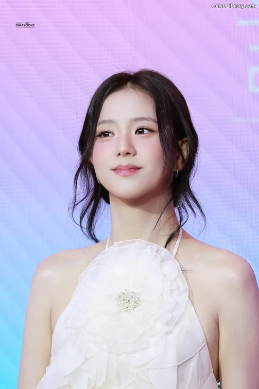 Jisoo  - BLΛƆKPIИK ( BLACKPINK ) photo 20 of 2451