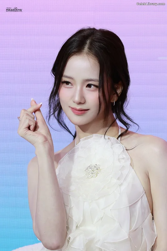 Jisoo  - BLΛƆKPIИK ( BLACKPINK ) photo 22 of 2451