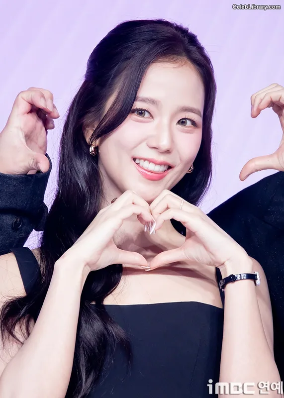 Jisoo  - BLΛƆKPIИK ( BLACKPINK ) photo 14 of 2451