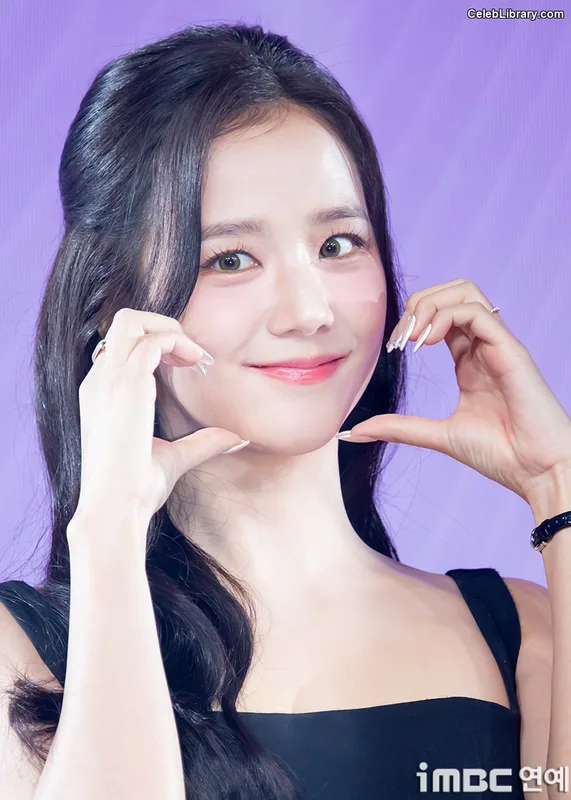 Jisoo  - BLΛƆKPIИK ( BLACKPINK ) photo 1 of 2451