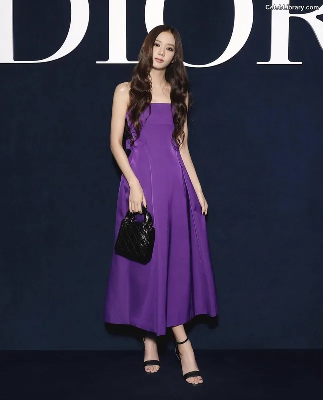 Jisoo  - BLΛƆKPIИK ( BLACKPINK ) photo 2 of 2451