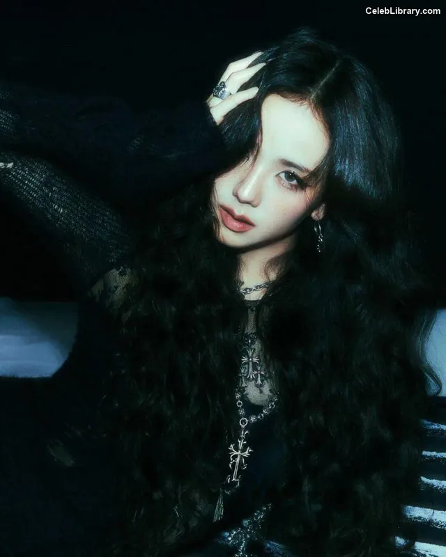 Jisoo  - BLΛƆKPIИK ( BLACKPINK ) photo 3 of 2451
