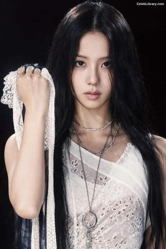 Jisoo  - BLΛƆKPIИK ( BLACKPINK ) photo 4 of 2451