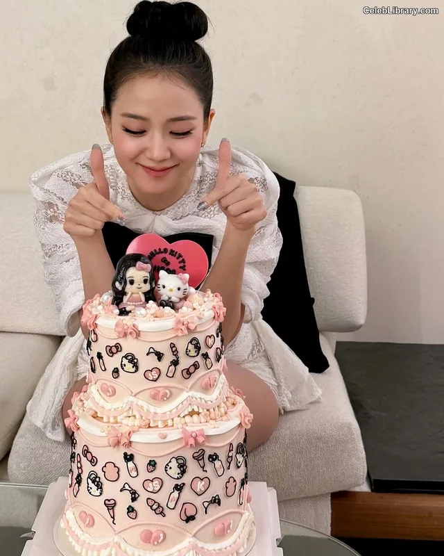 Jisoo  - BLΛƆKPIИK ( BLACKPINK ) photo 1 of 2451