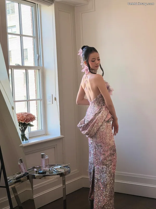 Jisoo  - BLΛƆKPIИK ( BLACKPINK ) photo 2 of 2451