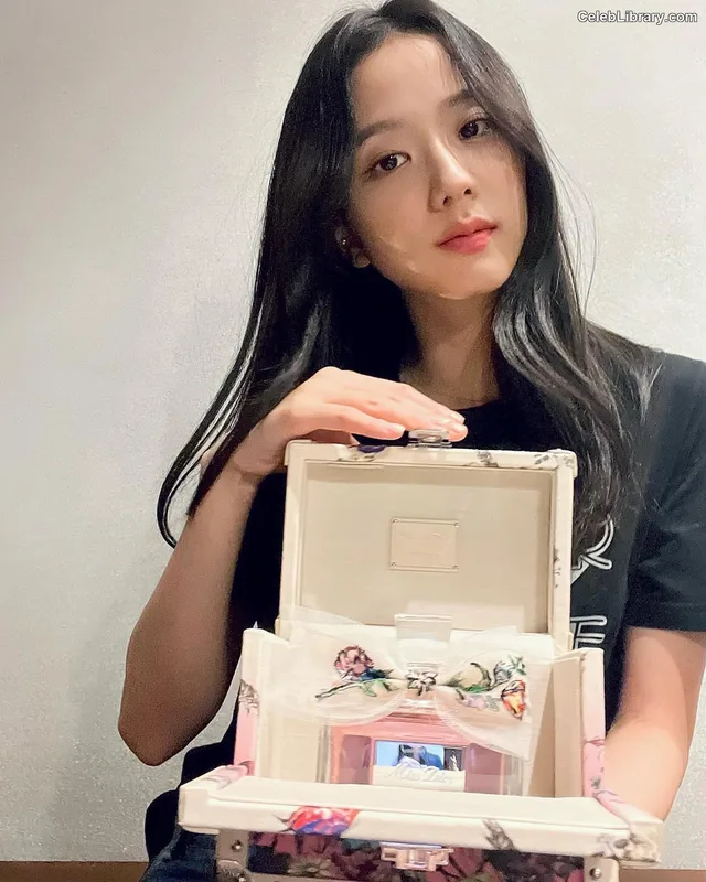 Jisoo - BLΛƆKPIИK ( BLACKPINK ) photo 5 of 2451
