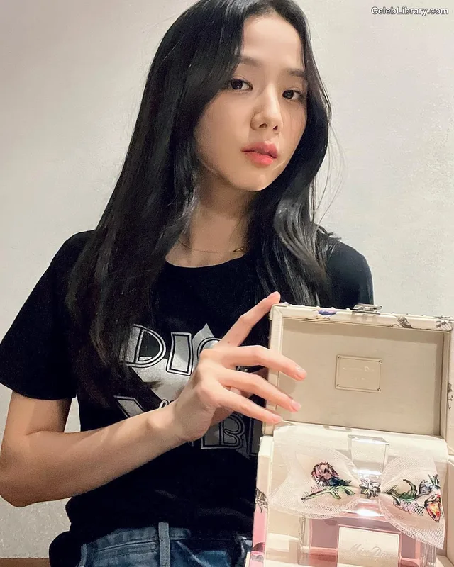 Jisoo - BLΛƆKPIИK ( BLACKPINK ) photo 6 of 2451