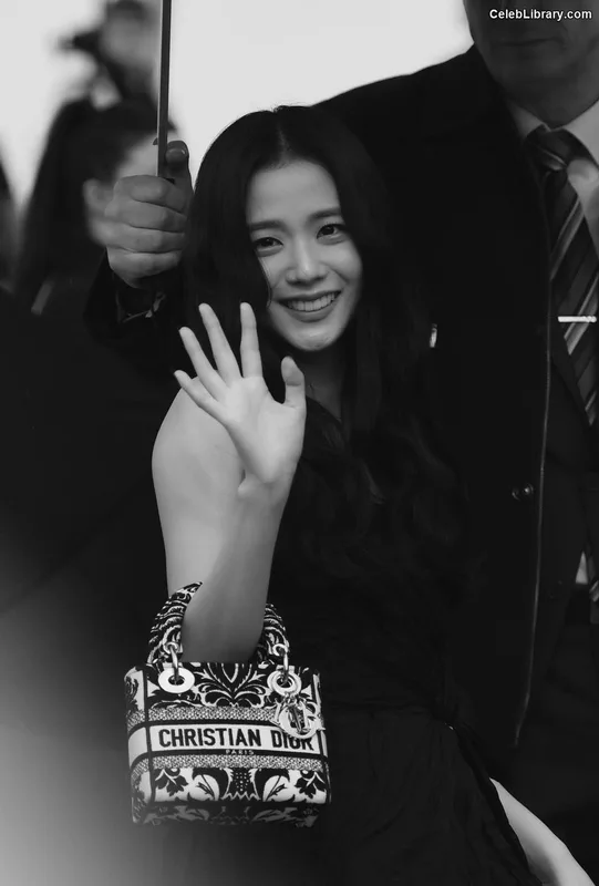 Jisoo  - BLΛƆKPIИK ( BLACKPINK ) photo 24 of 2451