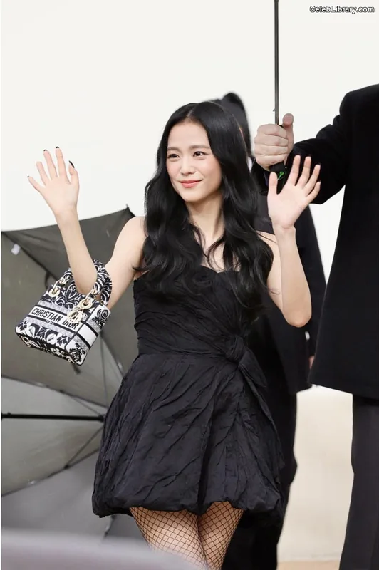 Jisoo - BLΛƆKPIИK ( BLACKPINK ) photo 1 of 2451