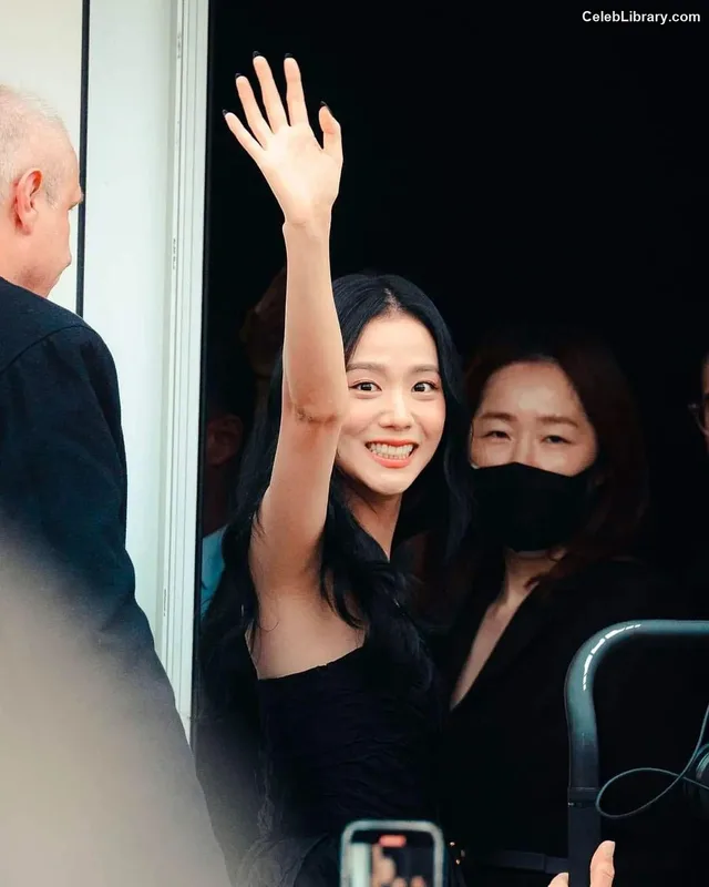 Jisoo - BLΛƆKPIИK ( BLACKPINK ) photo 2 of 2451