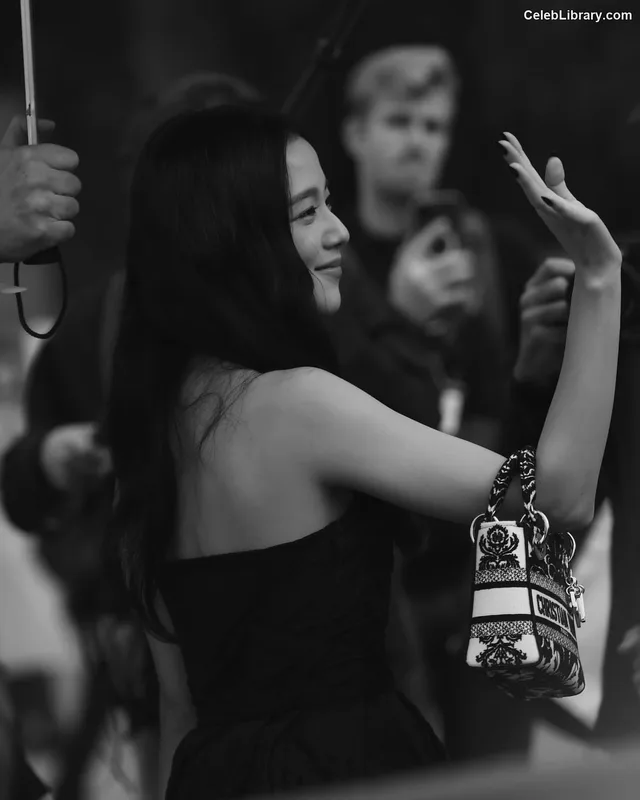 Jisoo - BLΛƆKPIИK ( BLACKPINK ) photo 4 of 2451