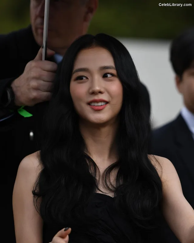 Jisoo - BLΛƆKPIИK ( BLACKPINK ) photo 5 of 2451