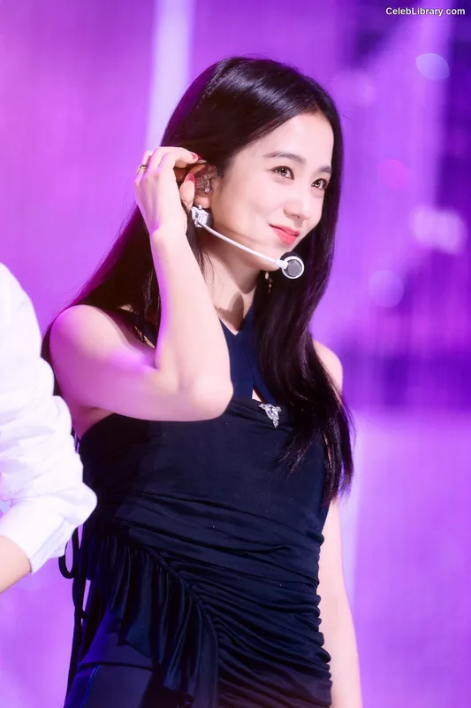 Jisoo - BLΛƆKPIИK ( BLACKPINK ) photo 20 of 2451