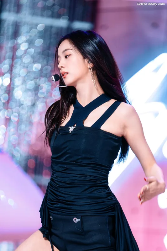 Jisoo - BLΛƆKPIИK ( BLACKPINK ) photo 1 of 2451