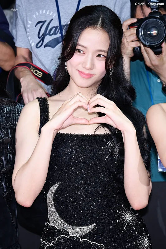 Jisoo - BLΛƆKPIИK ( BLACKPINK ) photo 4 of 2451