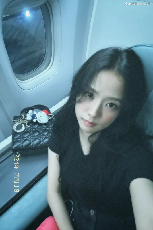 Jisoo - BLΛƆKPIИK ( BLACKPINK ) photo 13 of 2451