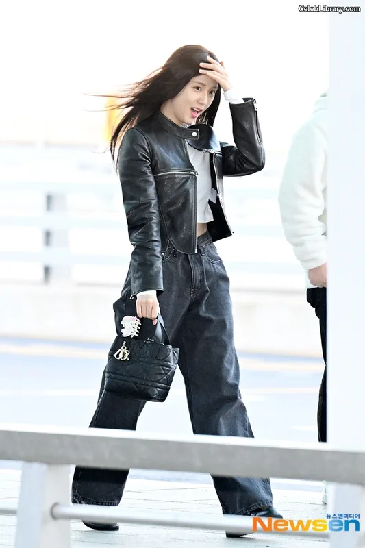 Jisoo - BLΛƆKPIИK ( BLACKPINK ) photo 20 of 2451