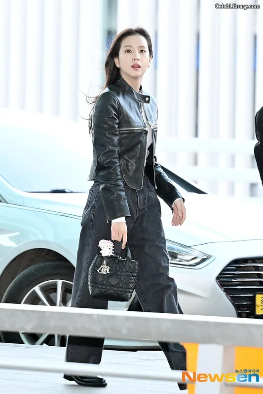 Jisoo - BLΛƆKPIИK ( BLACKPINK ) photo 21 of 2451
