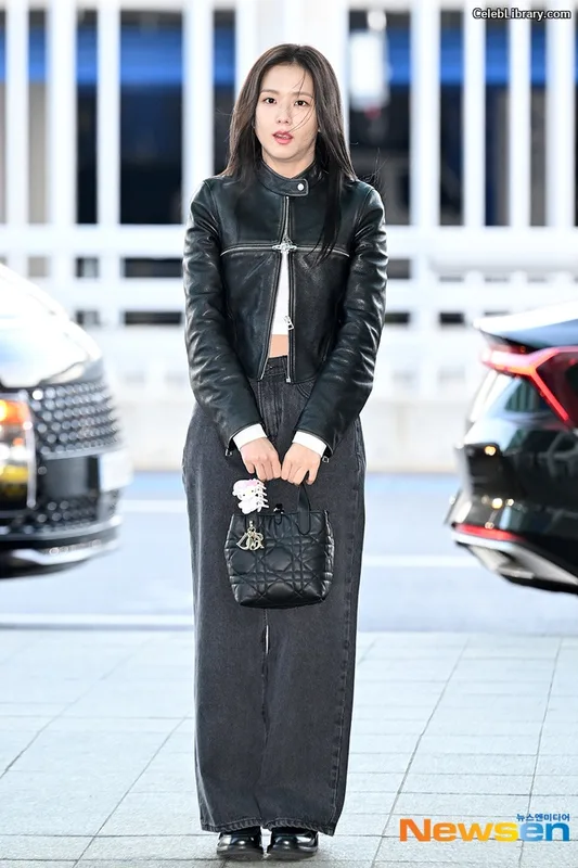 Jisoo - BLΛƆKPIИK ( BLACKPINK ) photo 1 of 2451