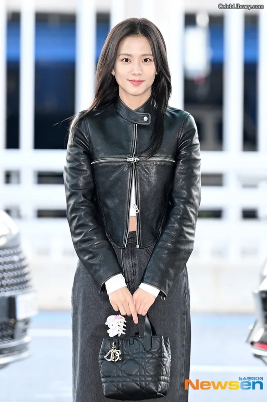 Jisoo - BLΛƆKPIИK ( BLACKPINK ) photo 4 of 2451