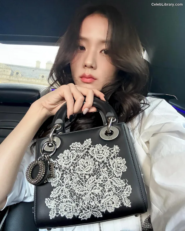 Jisoo - BLΛƆKPIИK ( BLACKPINK ) photo 13 of 2451