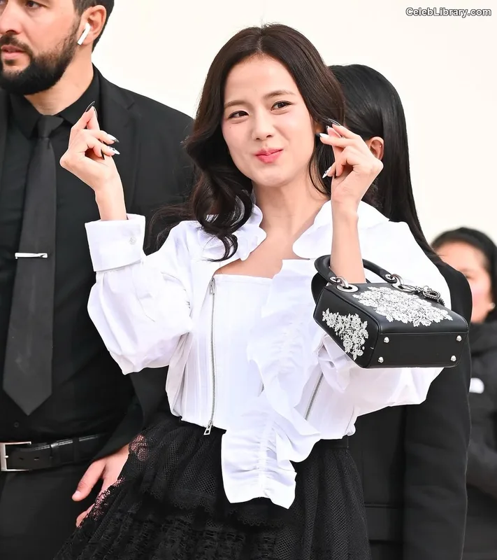 Jisoo - BLΛƆKPIИK ( BLACKPINK ) photo 18 of 2451