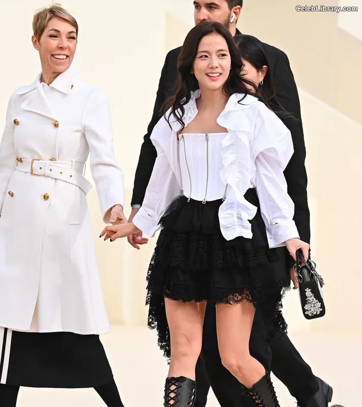 Jisoo - BLΛƆKPIИK ( BLACKPINK ) photo 19 of 2451