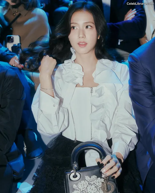 Jisoo - BLΛƆKPIИK ( BLACKPINK ) photo 21 of 2451
