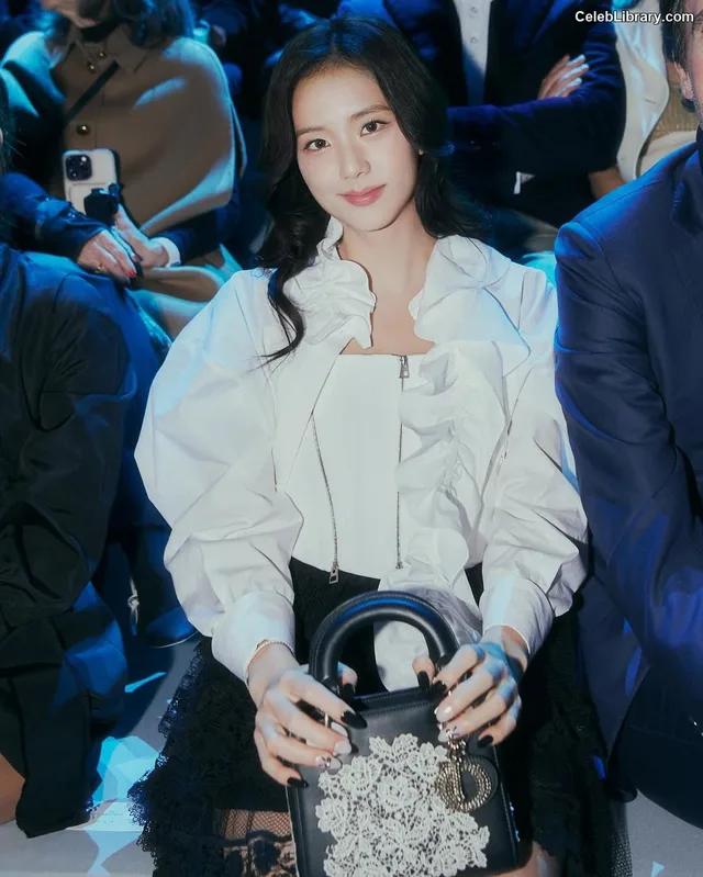 Jisoo - BLΛƆKPIИK ( BLACKPINK ) photo 22 of 2451
