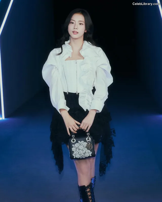 Jisoo - BLΛƆKPIИK ( BLACKPINK ) photo 23 of 2451