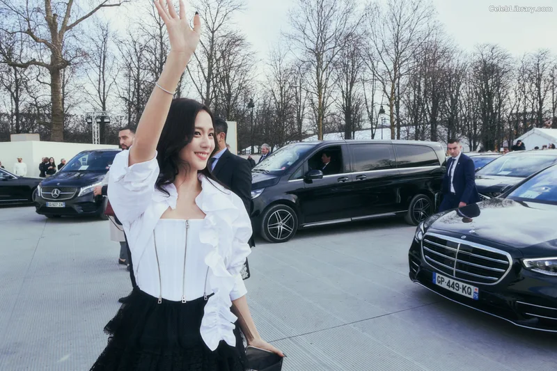 Jisoo - BLΛƆKPIИK ( BLACKPINK ) photo 24 of 2451