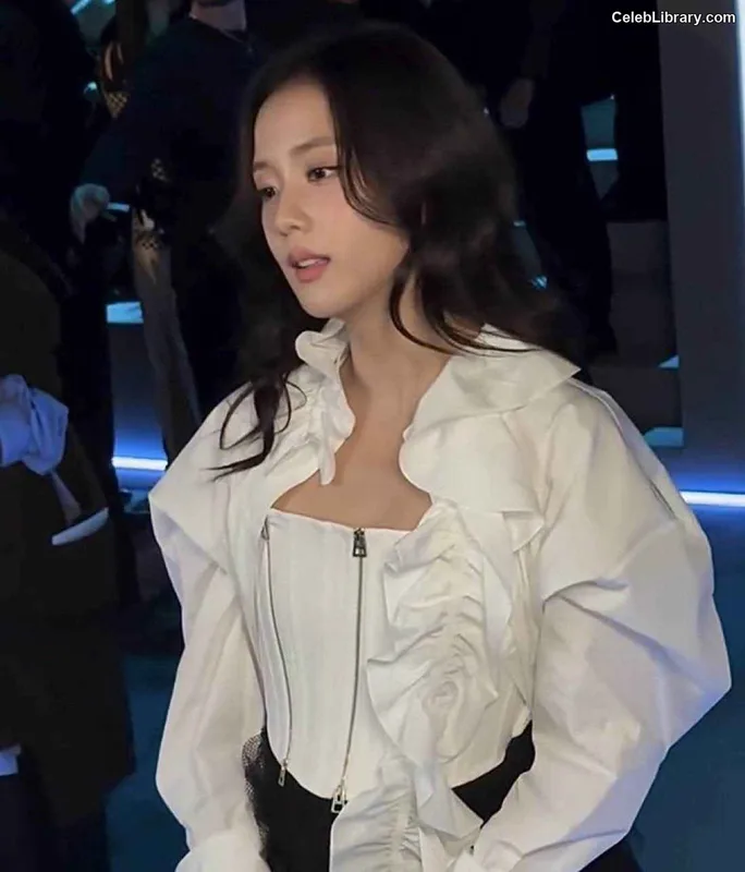 Jisoo - BLΛƆKPIИK ( BLACKPINK ) photo 3 of 2451