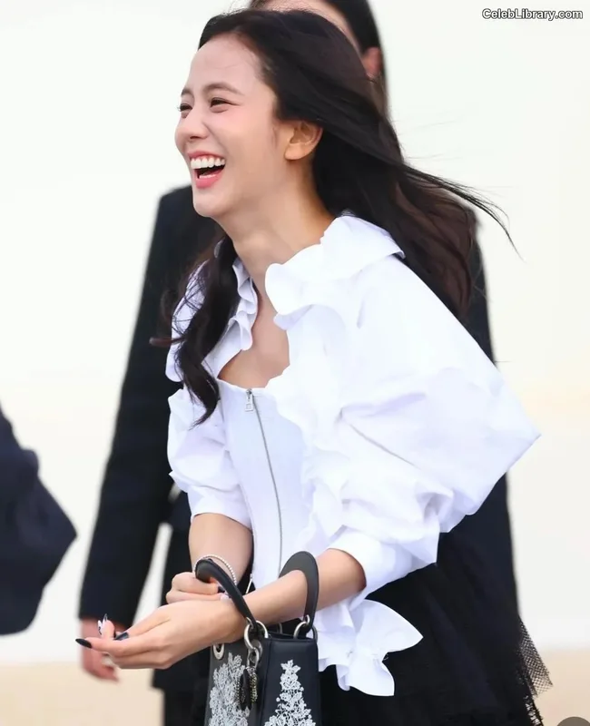 Jisoo - BLΛƆKPIИK ( BLACKPINK ) photo 5 of 2451