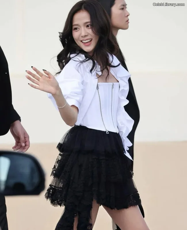 Jisoo - BLΛƆKPIИK ( BLACKPINK ) photo 8 of 2451